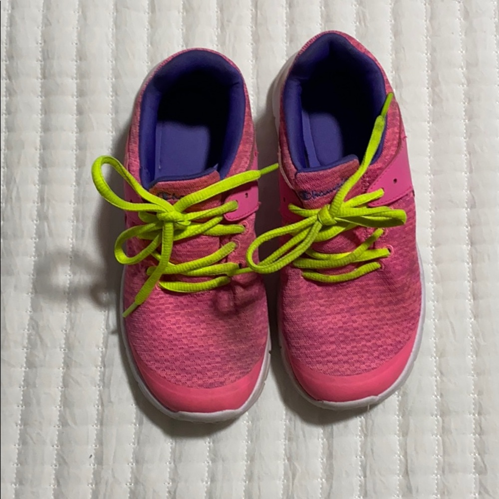 Kid tennis shoes